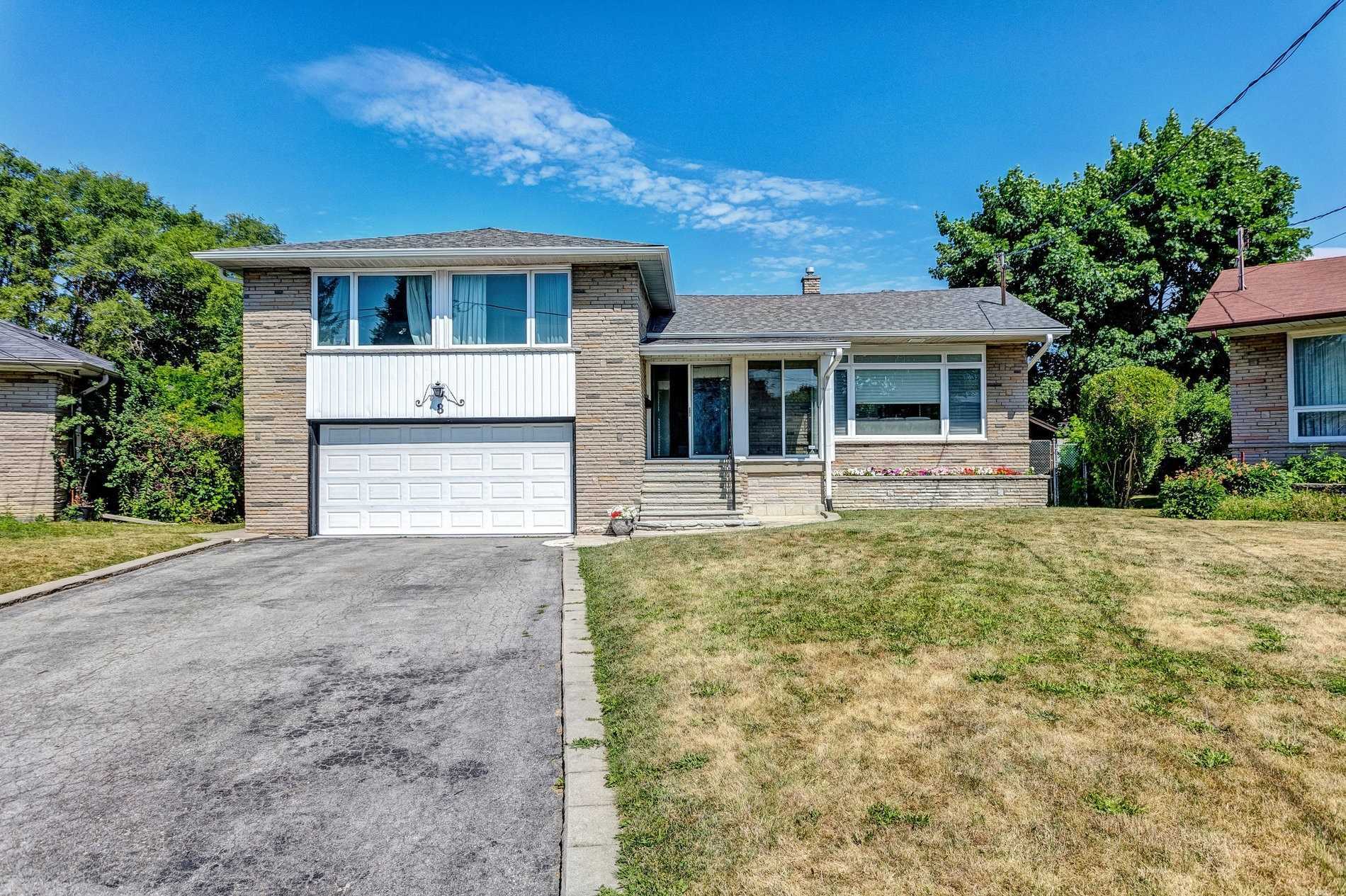 8 Delia Court, Toronto, ON, M3H 3G8