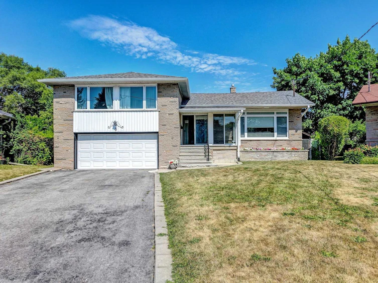 8 Delia Court, Toronto, ON, M3H 3G8