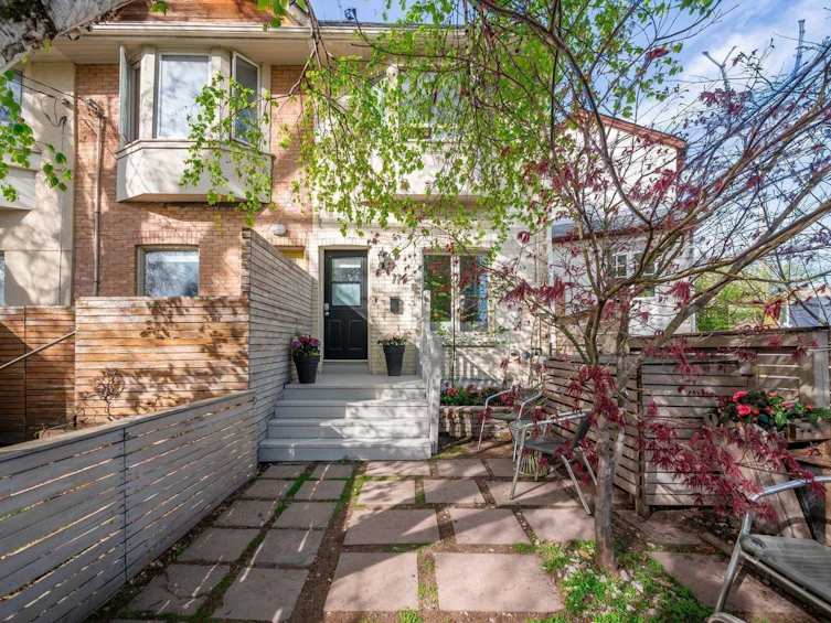 77 Walnut Avenue, Toronto, ON, M5V 2S1