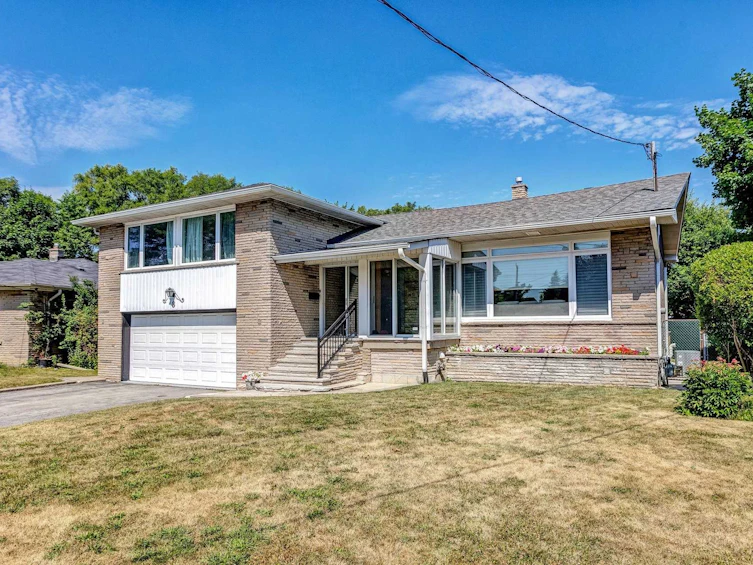 8 Delia Court, Toronto, ON, M3H 3G8