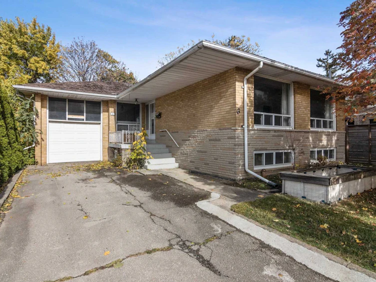 6 Baintree Court, Toronto, ON, M3H 3X7