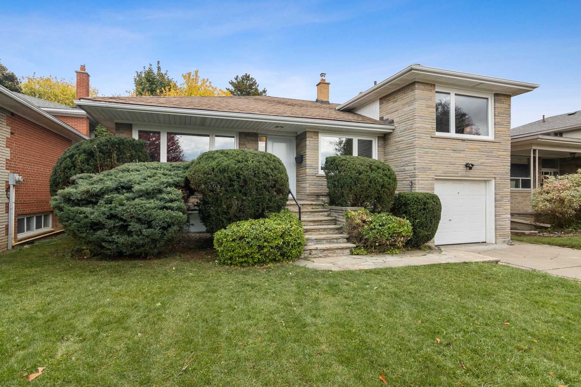 119 Collinson Boulevard, Toronto, ON, M3H 3C6