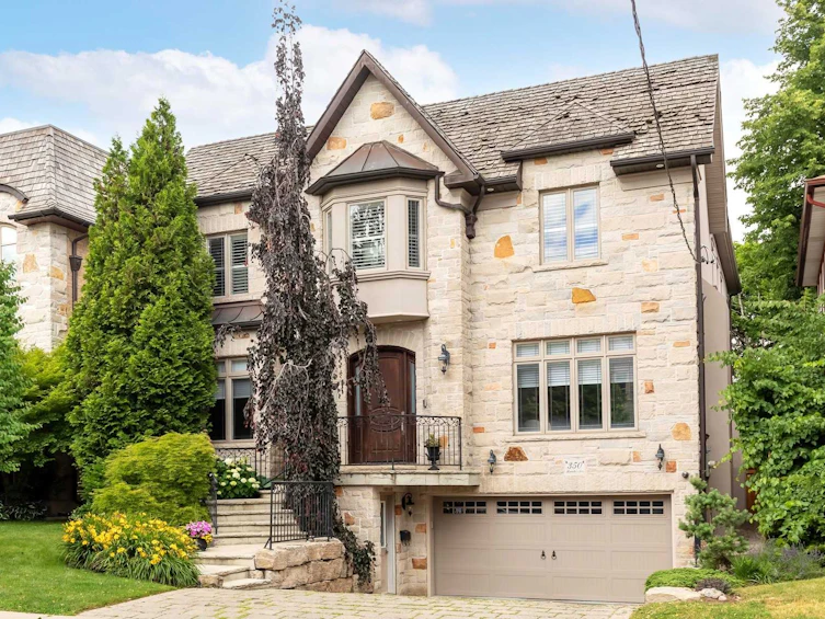 350 Brooke Avenue, Toronto, ON, M5M 2L3