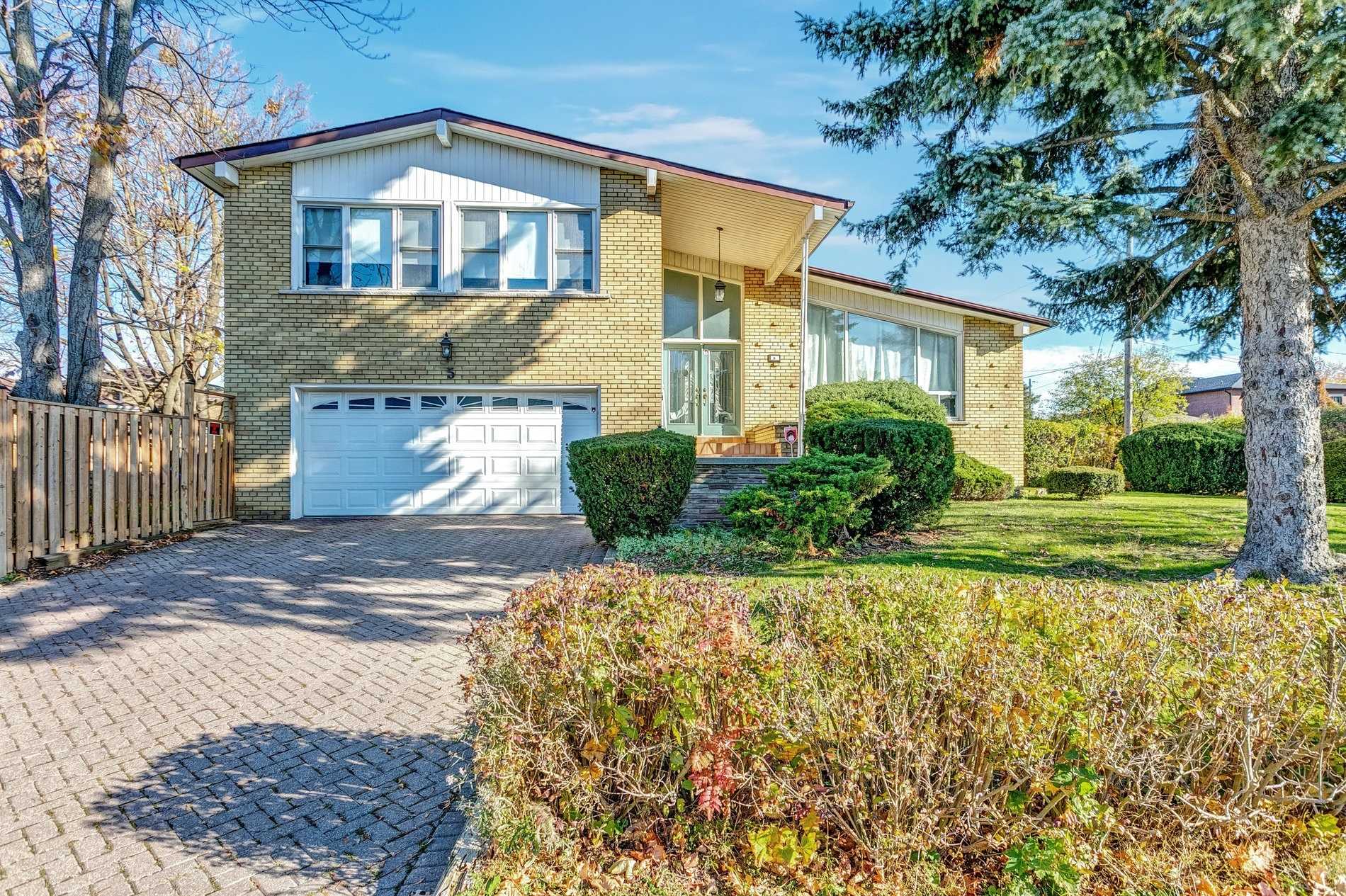 5 Purdon Drive, Toronto, ON, M3H 4W9
