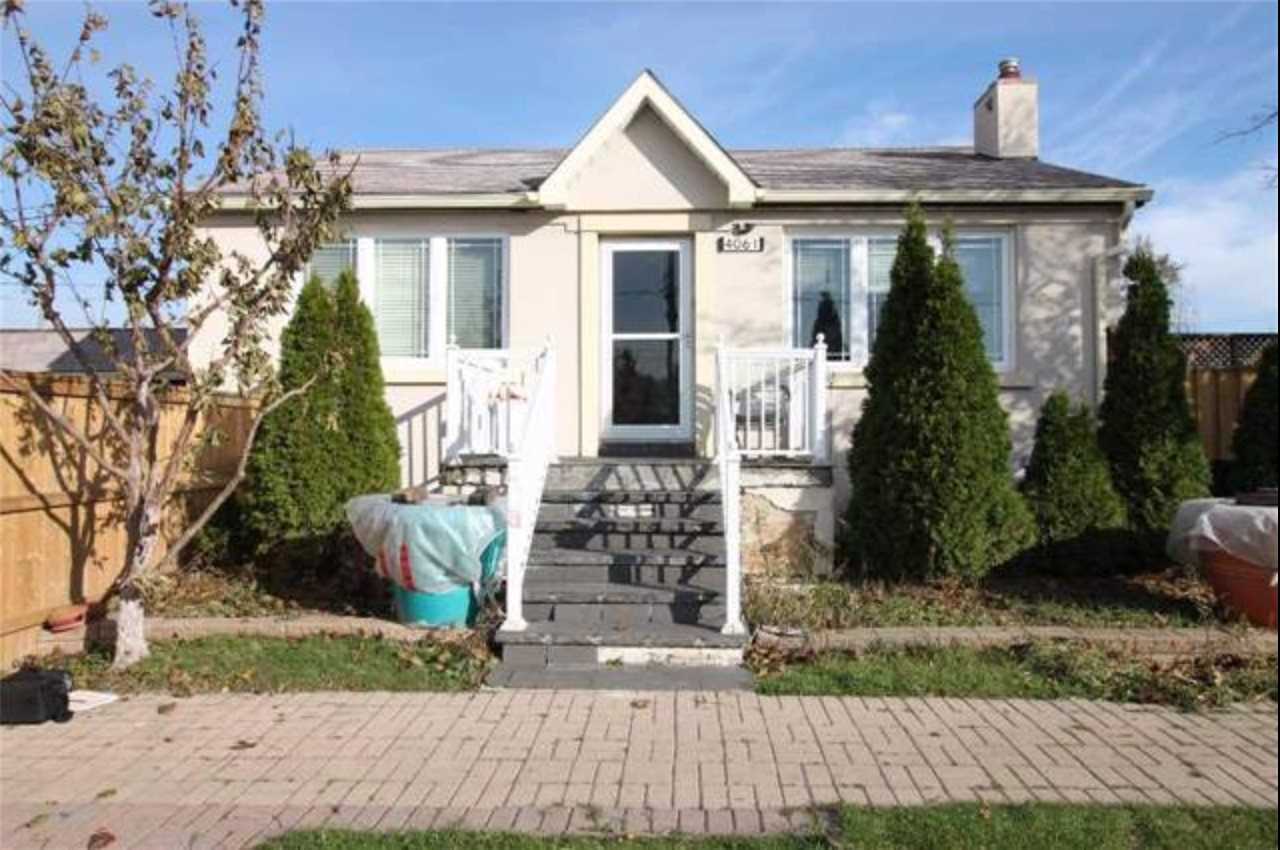 4061 Dufferin Street, Toronto, ON, M3H 5R7