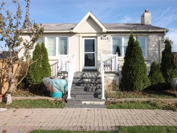 4061 Dufferin Street, Toronto, ON, M3H 5R7