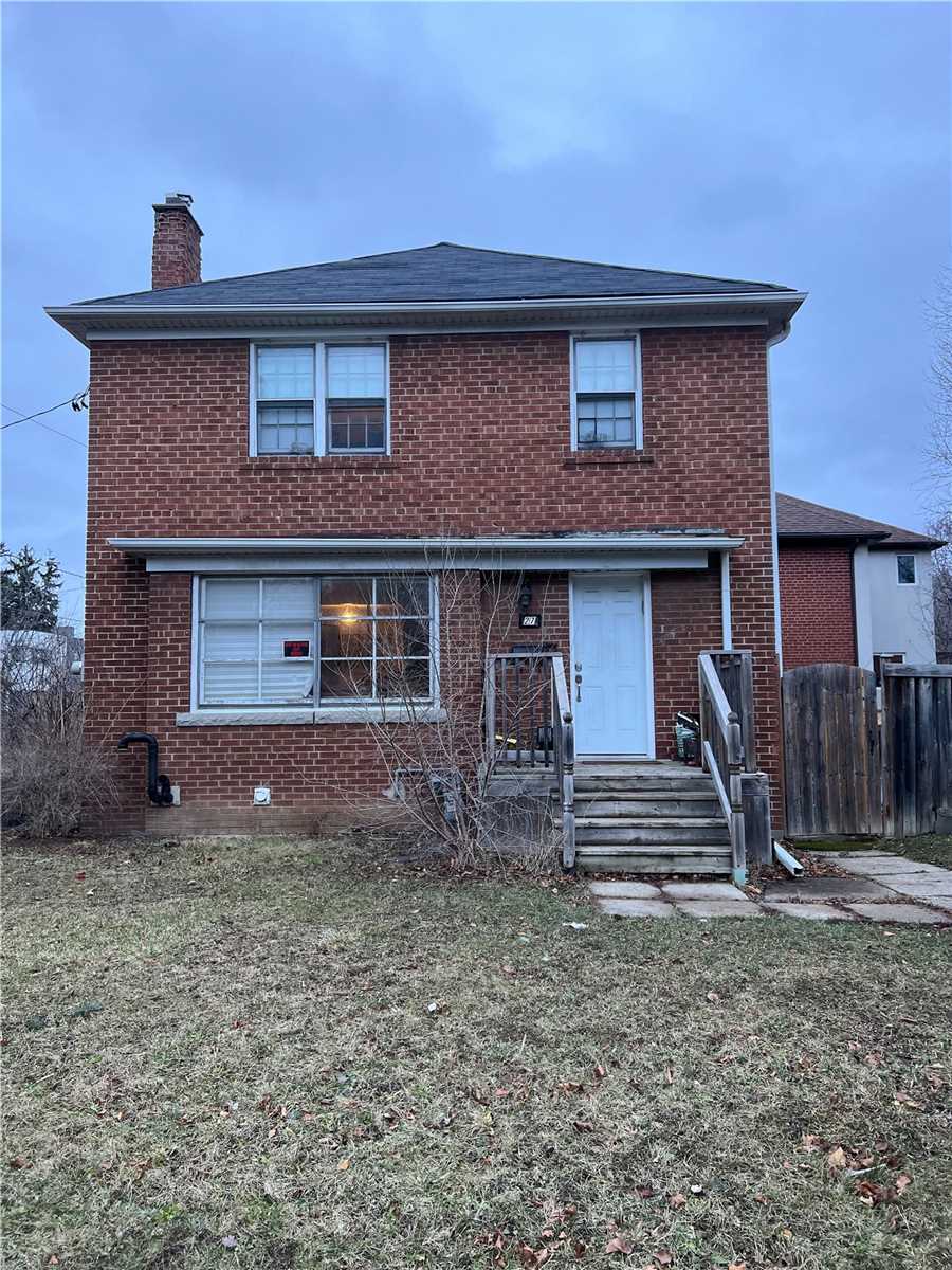 27 Westgate Boulevard, Toronto, ON, M3H 1N8
