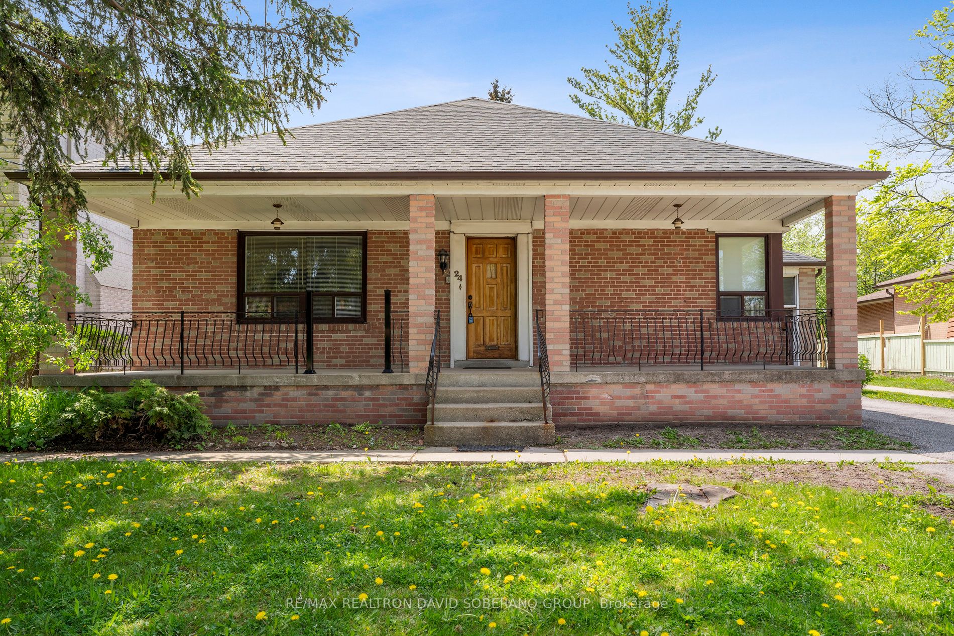 24 Dunsmore Gardens, Toronto, ON, M3H 3M2