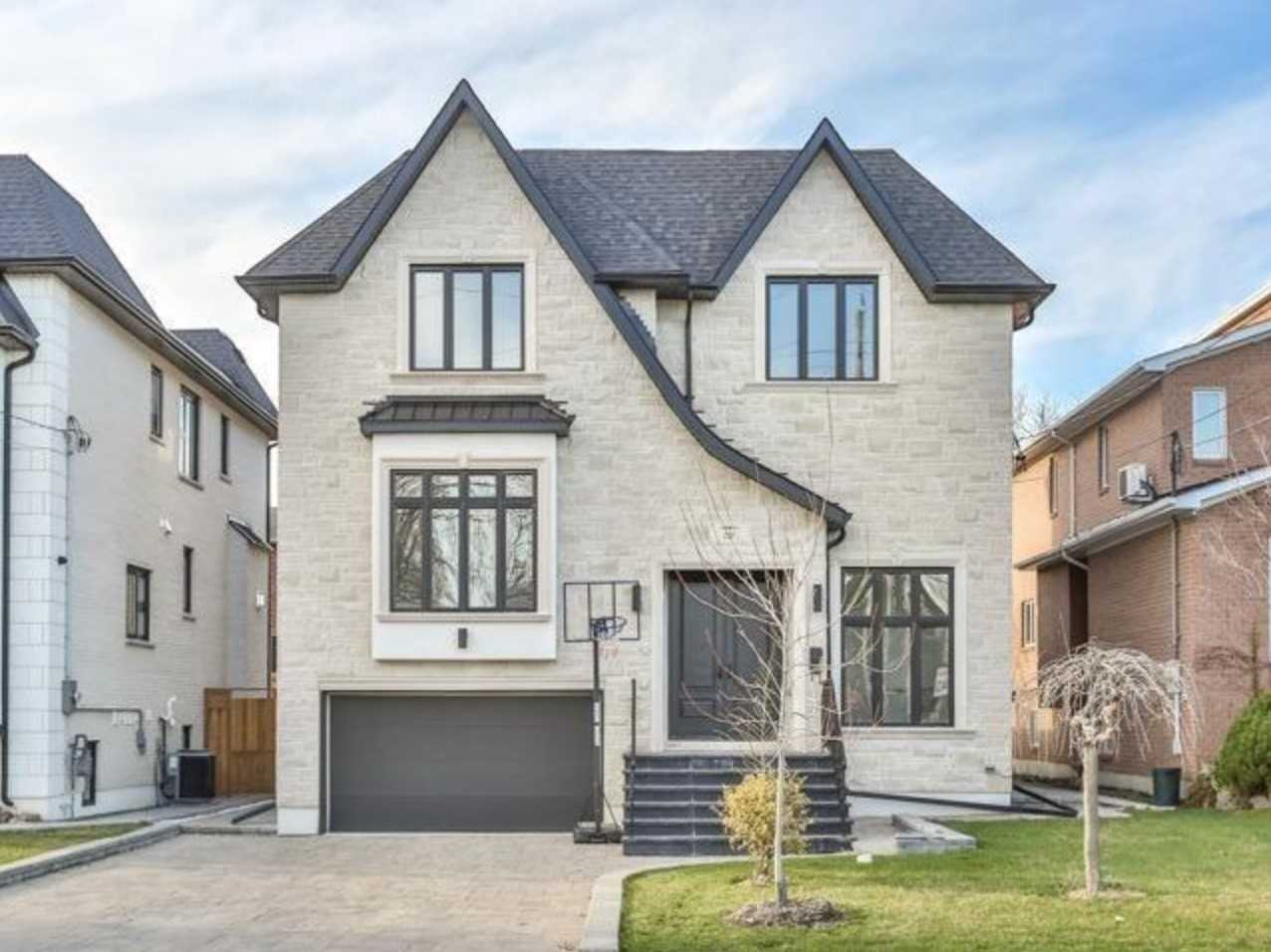 136 Almore Avenue N, Toronto, ON, M3H 2H8