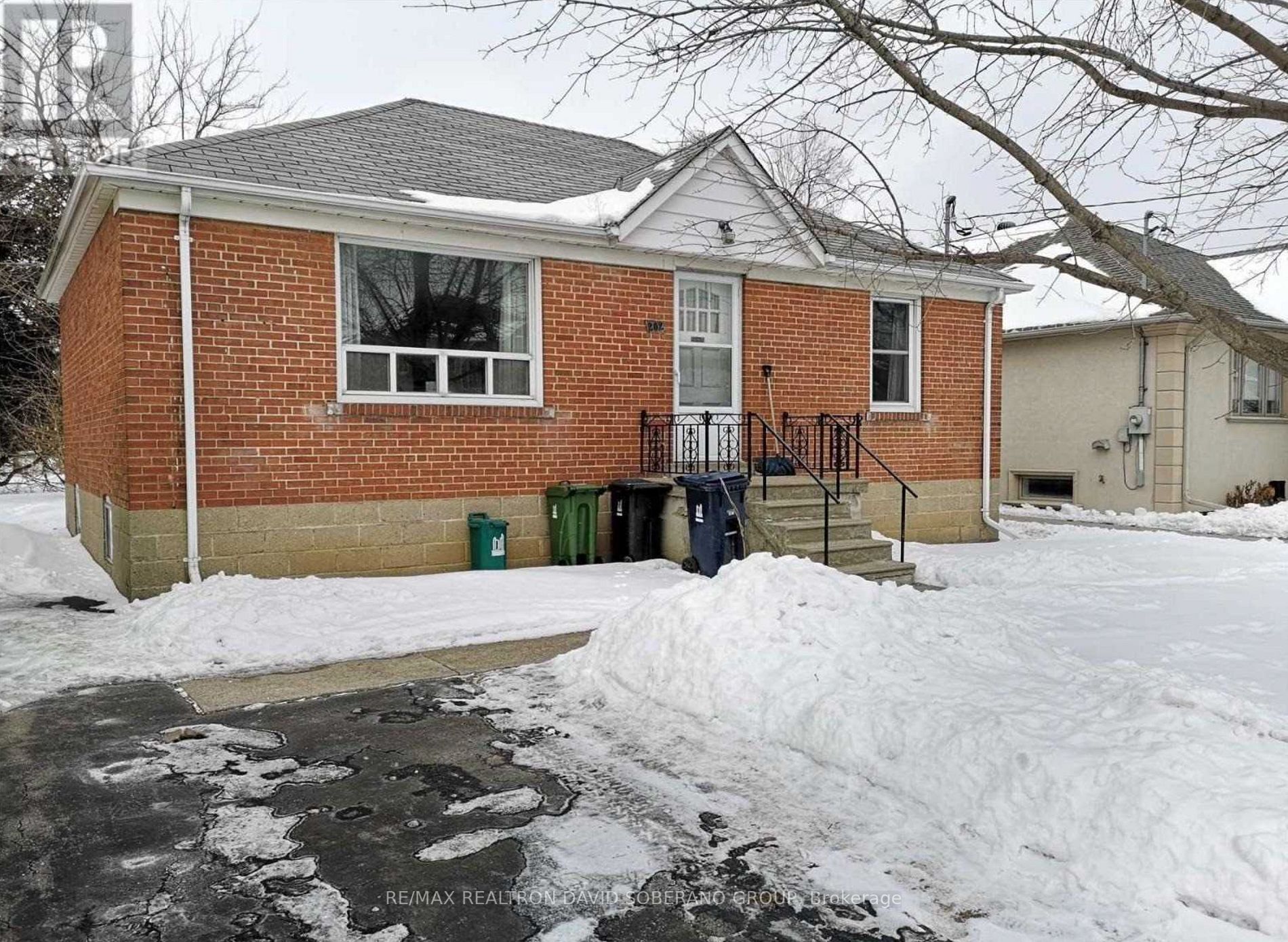 202 Mcallister Road, Toronto, ON, M3H 2N9