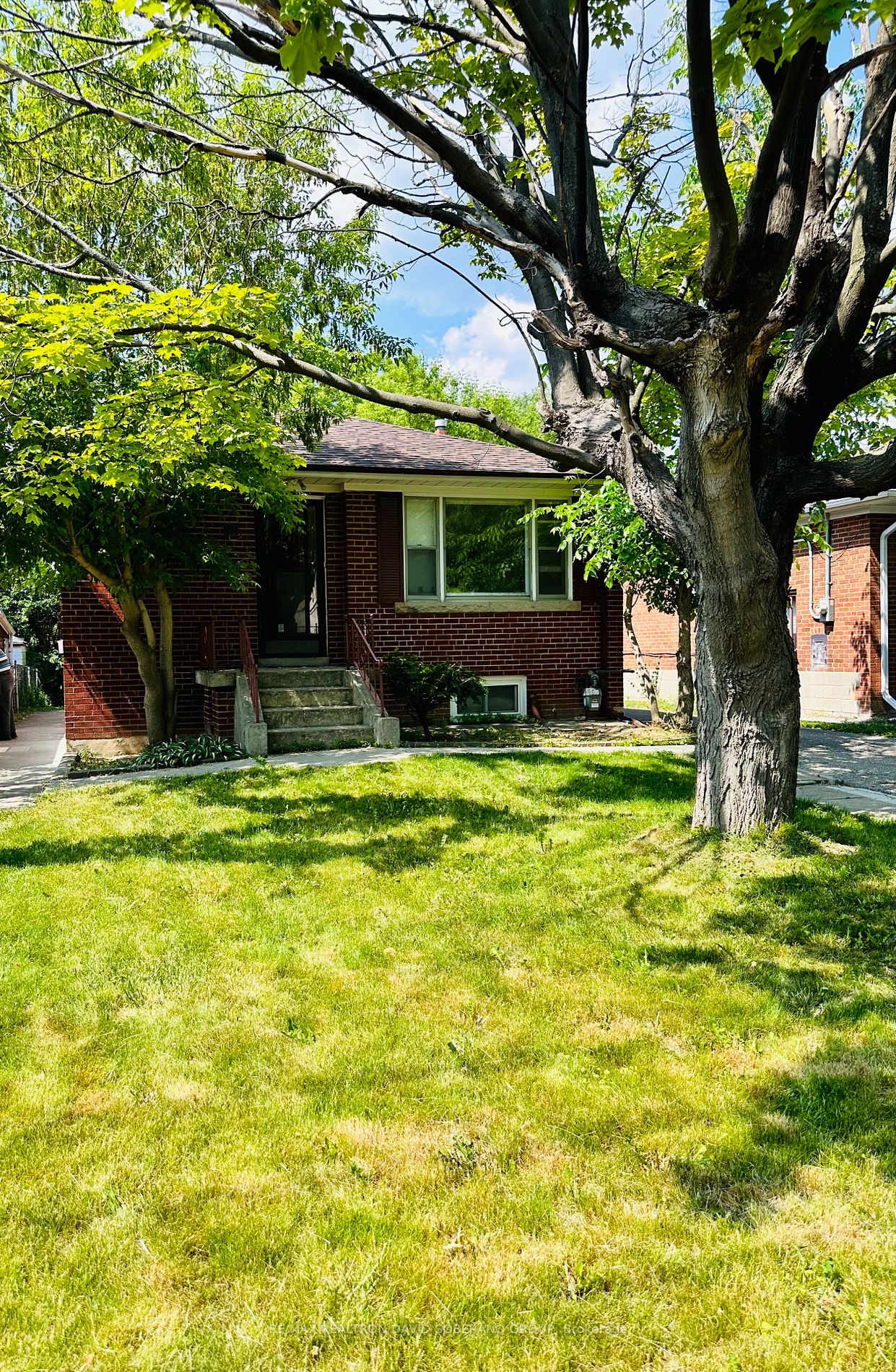 16 Alexis Boulevard, Toronto, ON, M3H 2P3