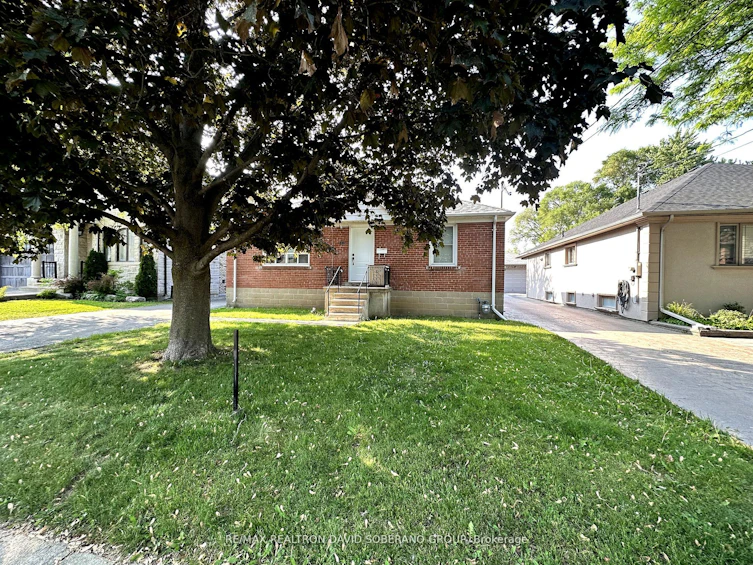 202 Mcallister Road, Toronto, ON, M3H 2N9