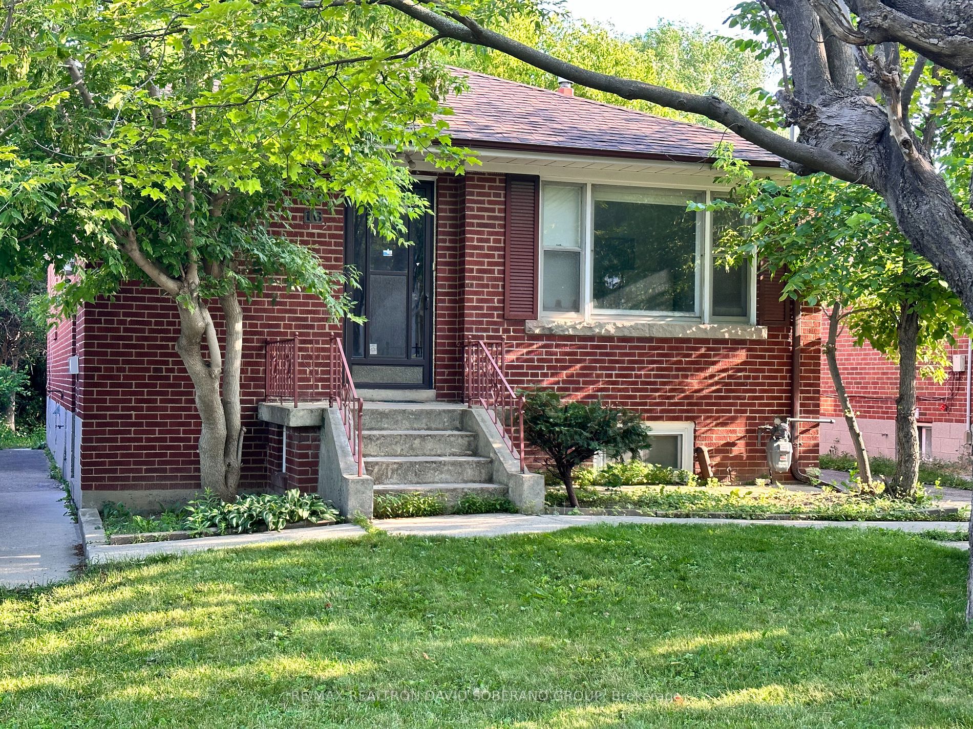 16 Alexis Boulevard, Toronto, ON, M3H 2P3