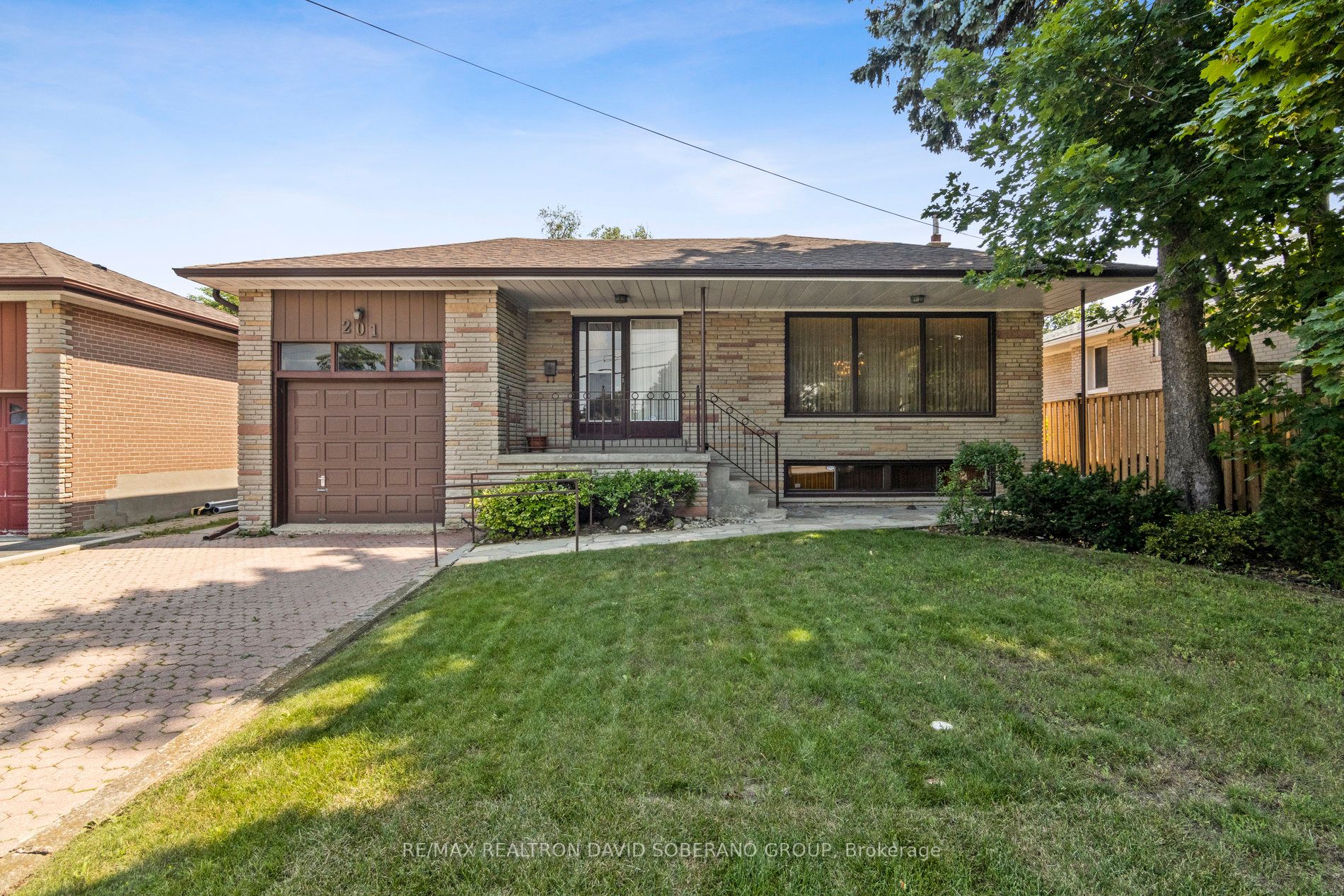 201 Overbrook Place, Toronto, ON, M3H 4R4