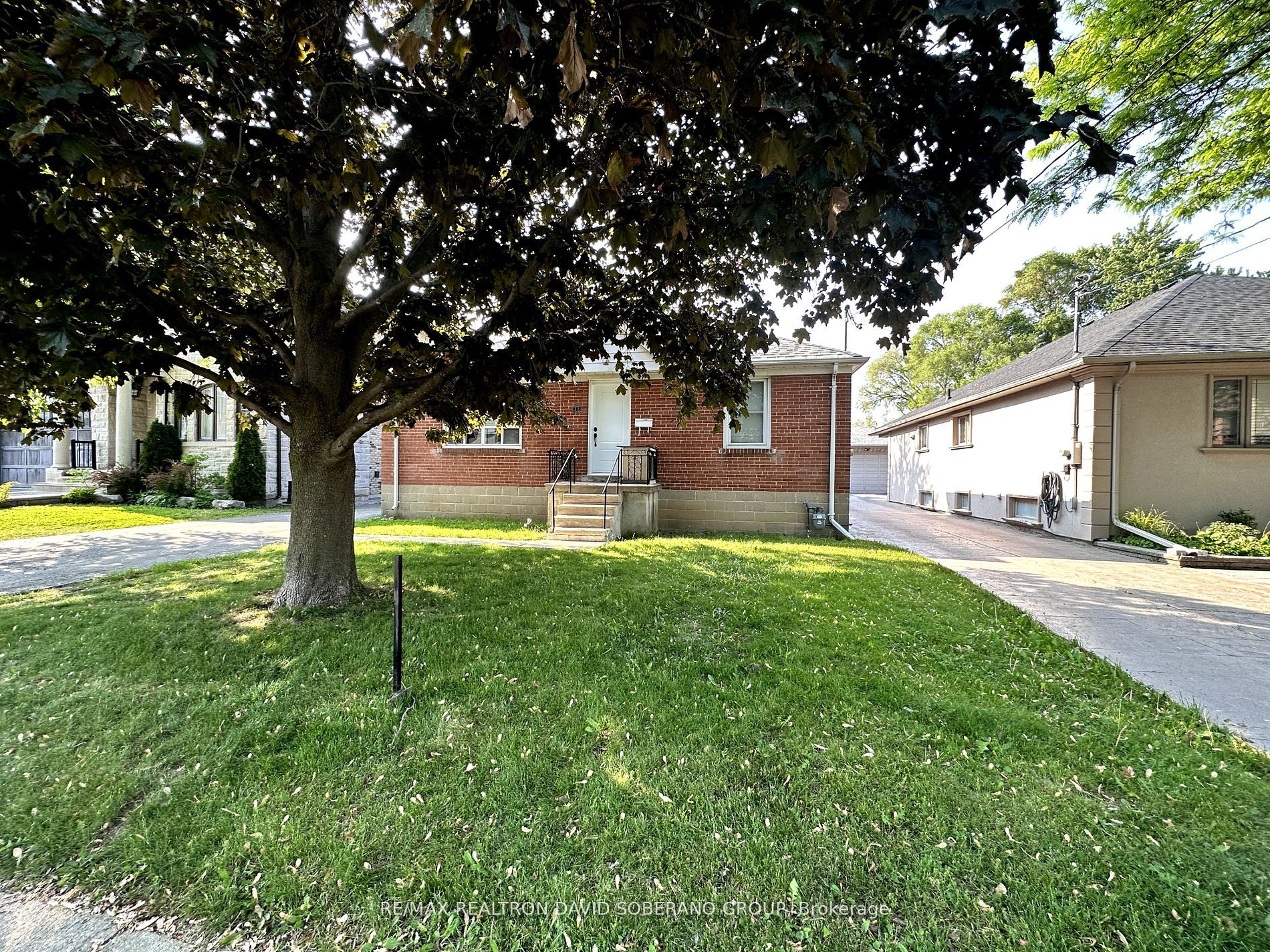 202 Mcallister Road, Toronto, ON, M3H 2N9