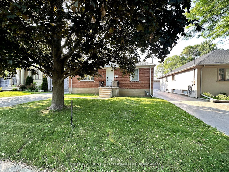 202 Mcallister Road, Toronto, ON, M3H 2N9