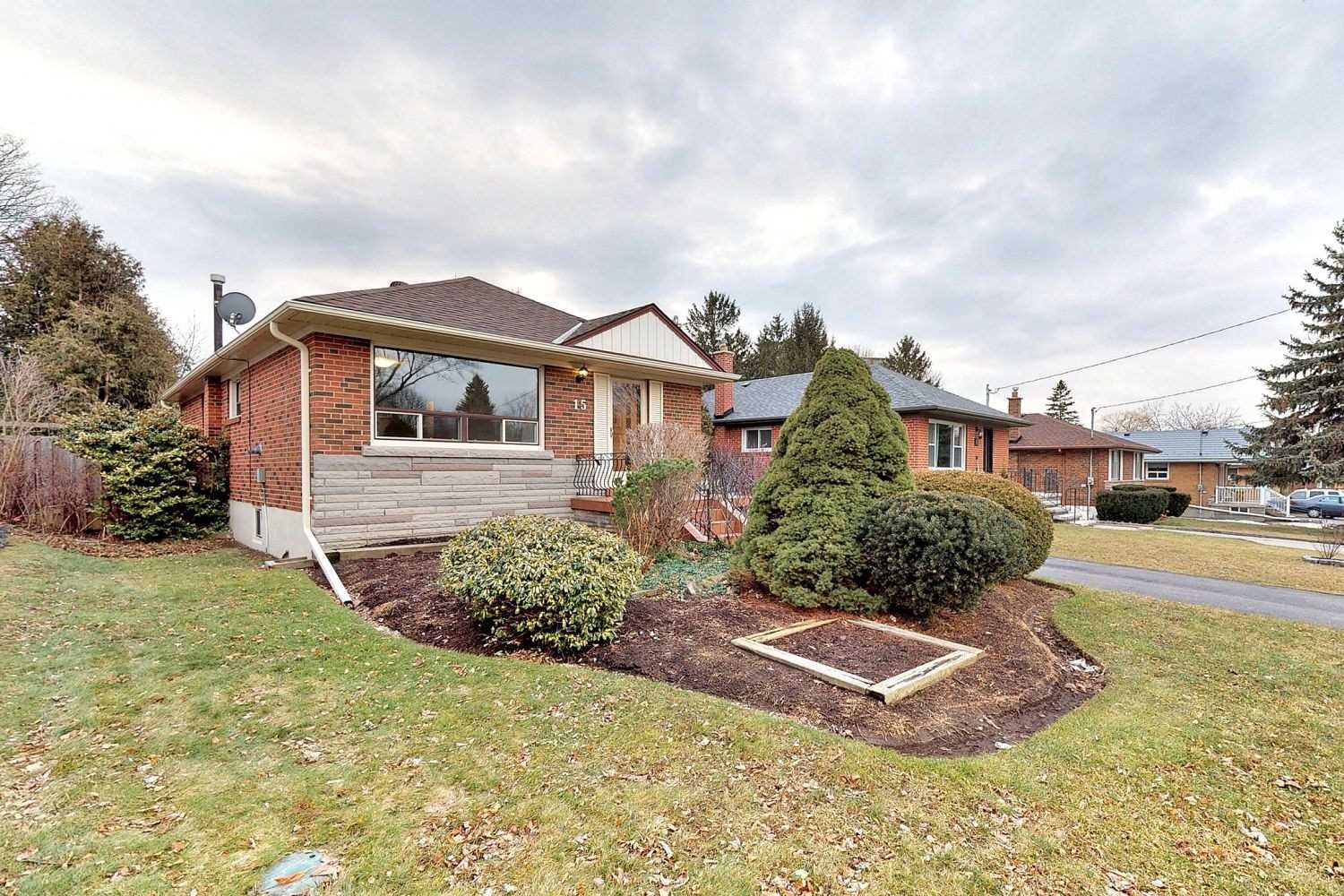 15 Carslake Cres  