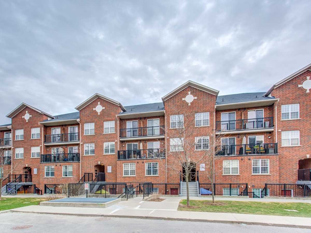 205-45 Strangford Ln  