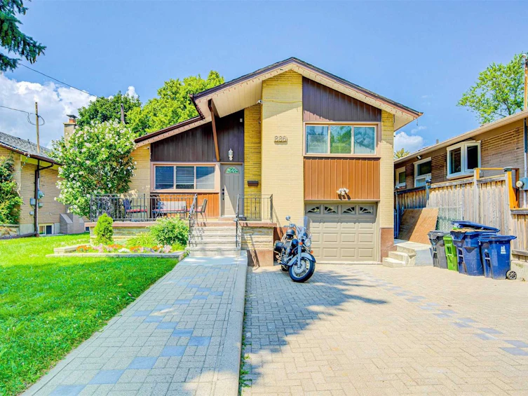 886 Brimorton Drive, Toronto, ON, M1G 2T6