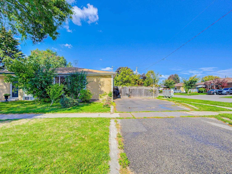 359 Dovedale Drive, Whitby, ON, L1N 1Z8
