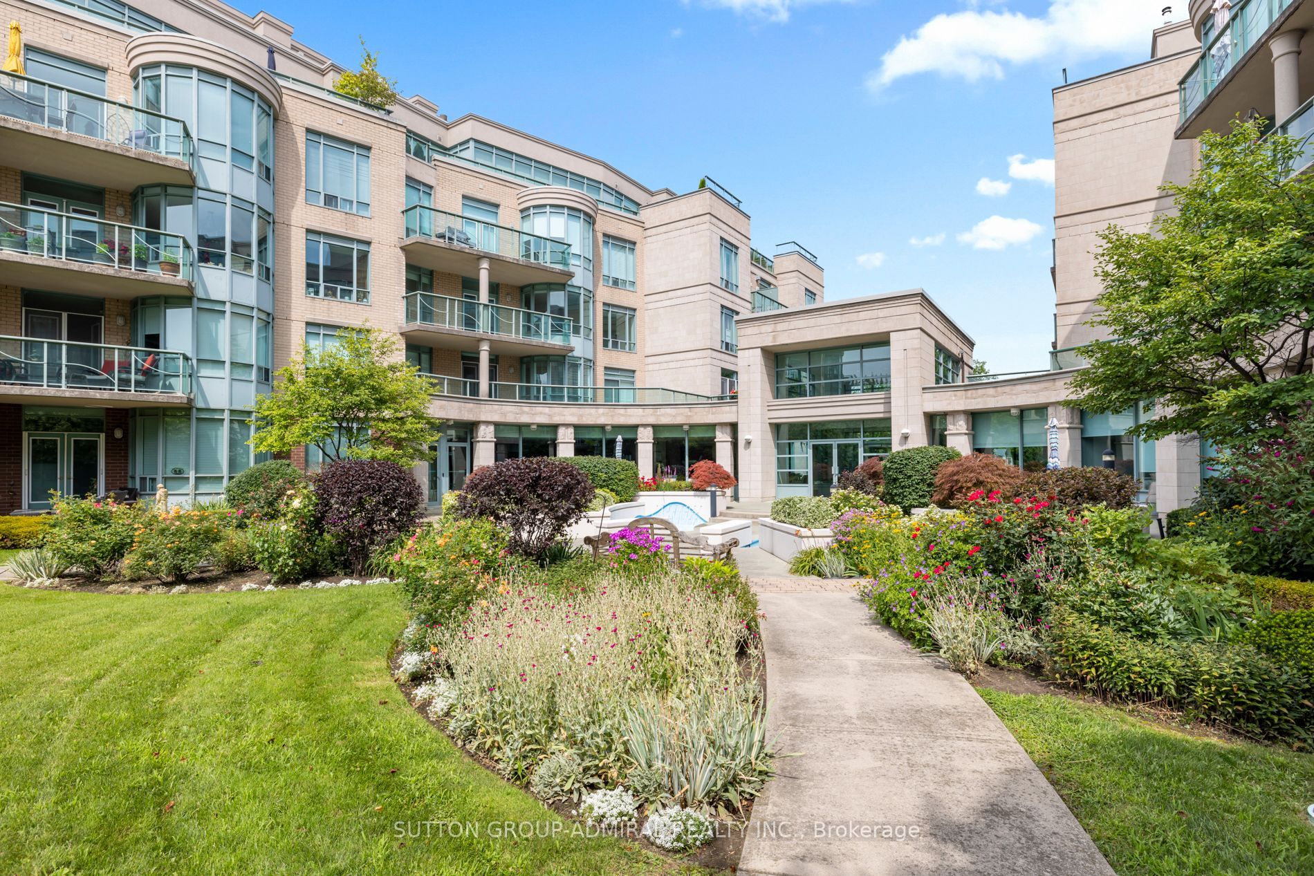 111-9 Boardwalk Drive, Toronto, ON, M4L 6T1