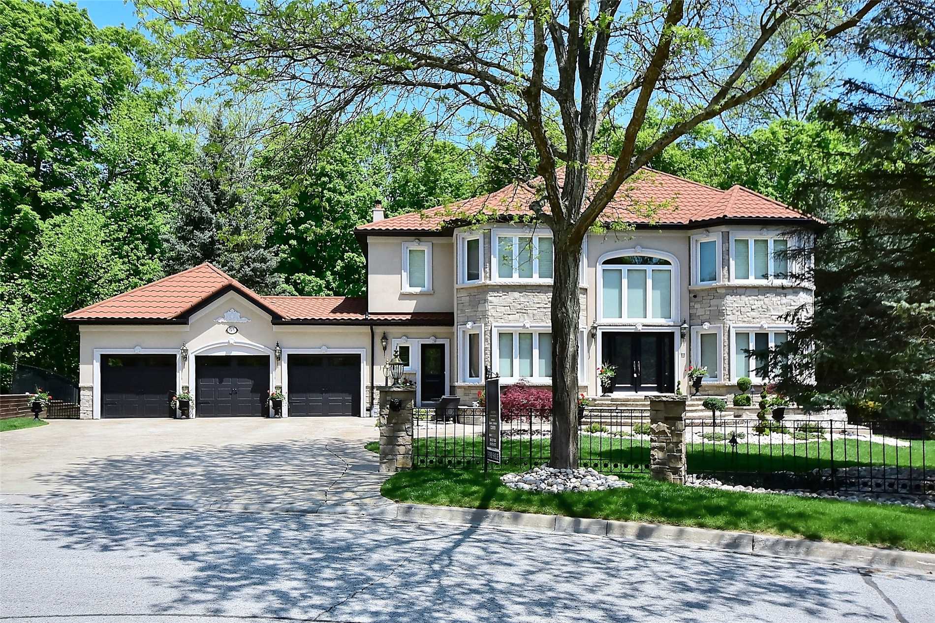 53 Falling Leaf Ct  
