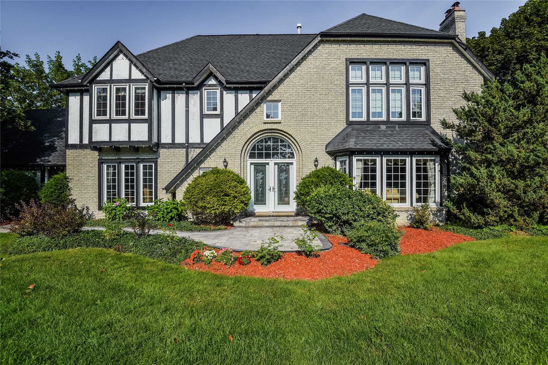 2 Gilbert Dr  