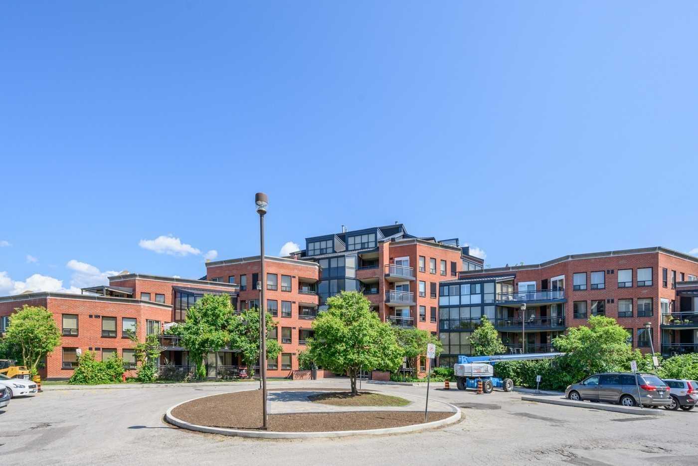 102-100 Arbors Ln  
