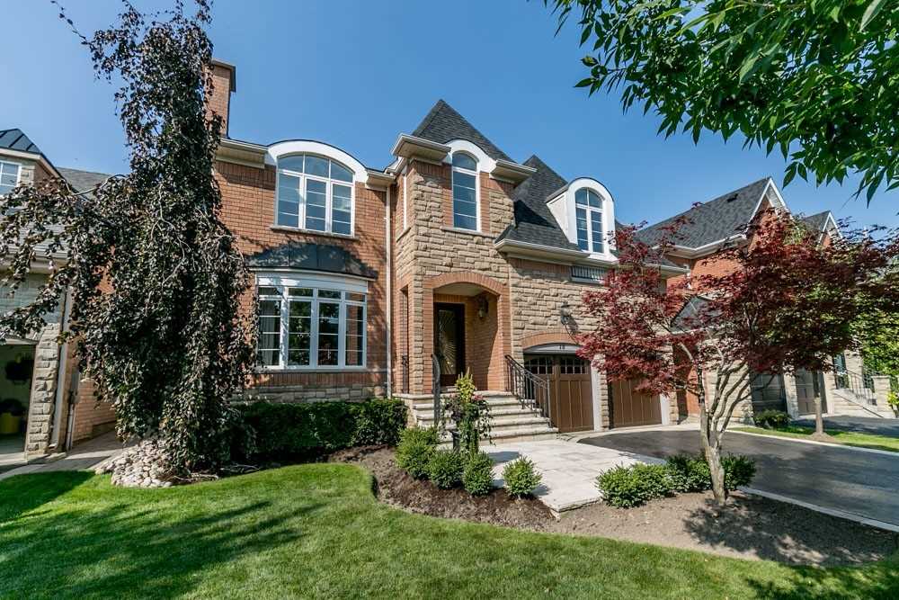 18 Deerhorn Cres  