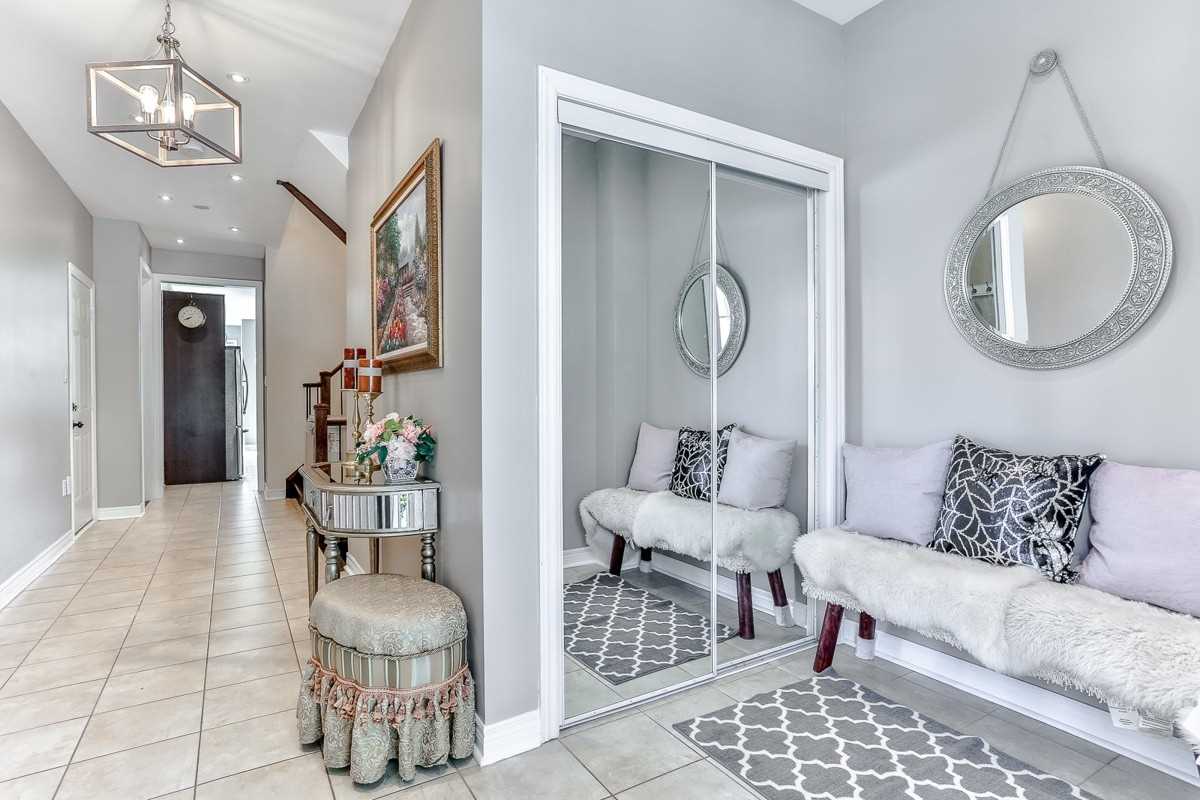 75 Canyon Gate Cres  