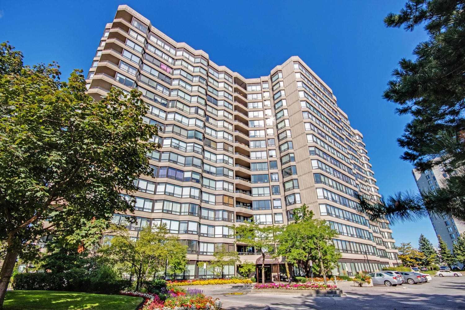 402-7440 Bathurst St  