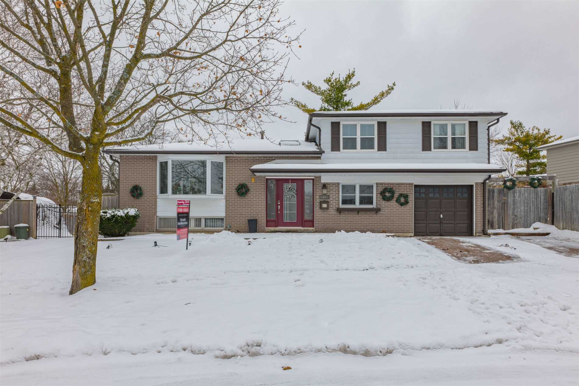 10 Banff Dr  
