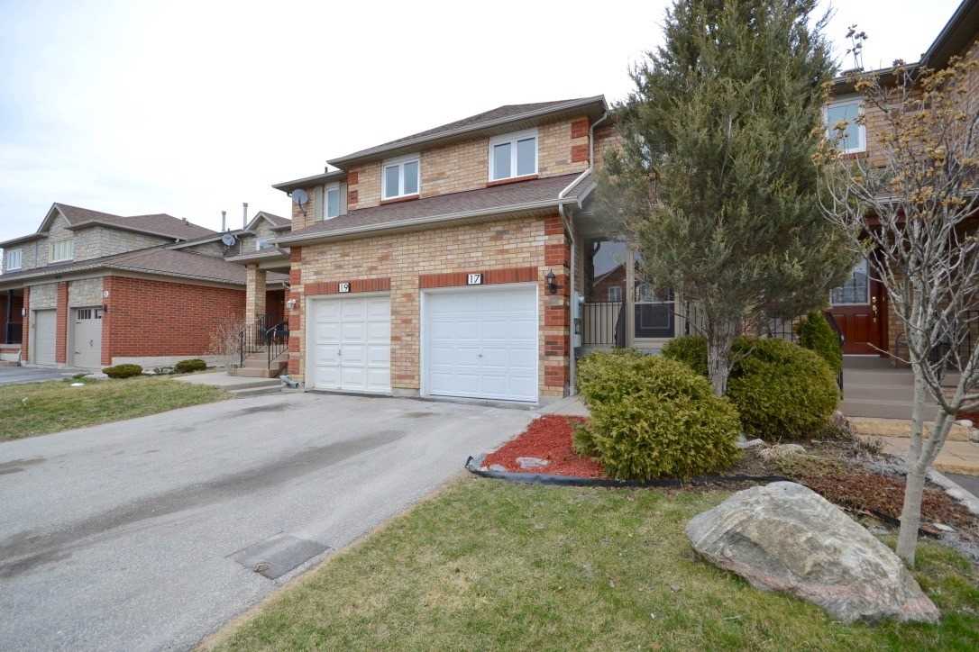 17 Crieff Ave  
