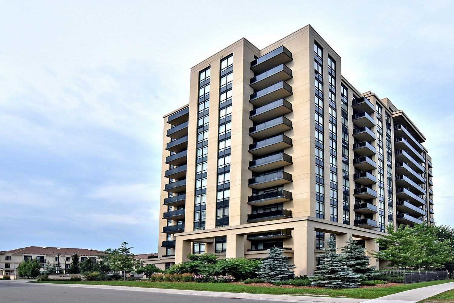 308-520 W Steeles Ave  
