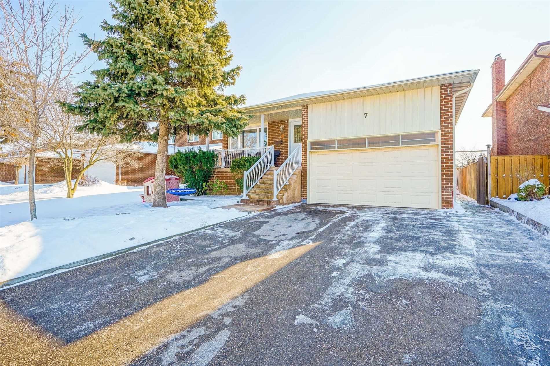 7 Point O'woods Drive, Vaughan, ON, L4K 2E1