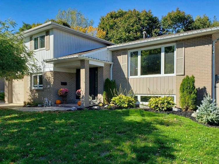 42 Hill Drive, Aurora, ON, L4G 3A6