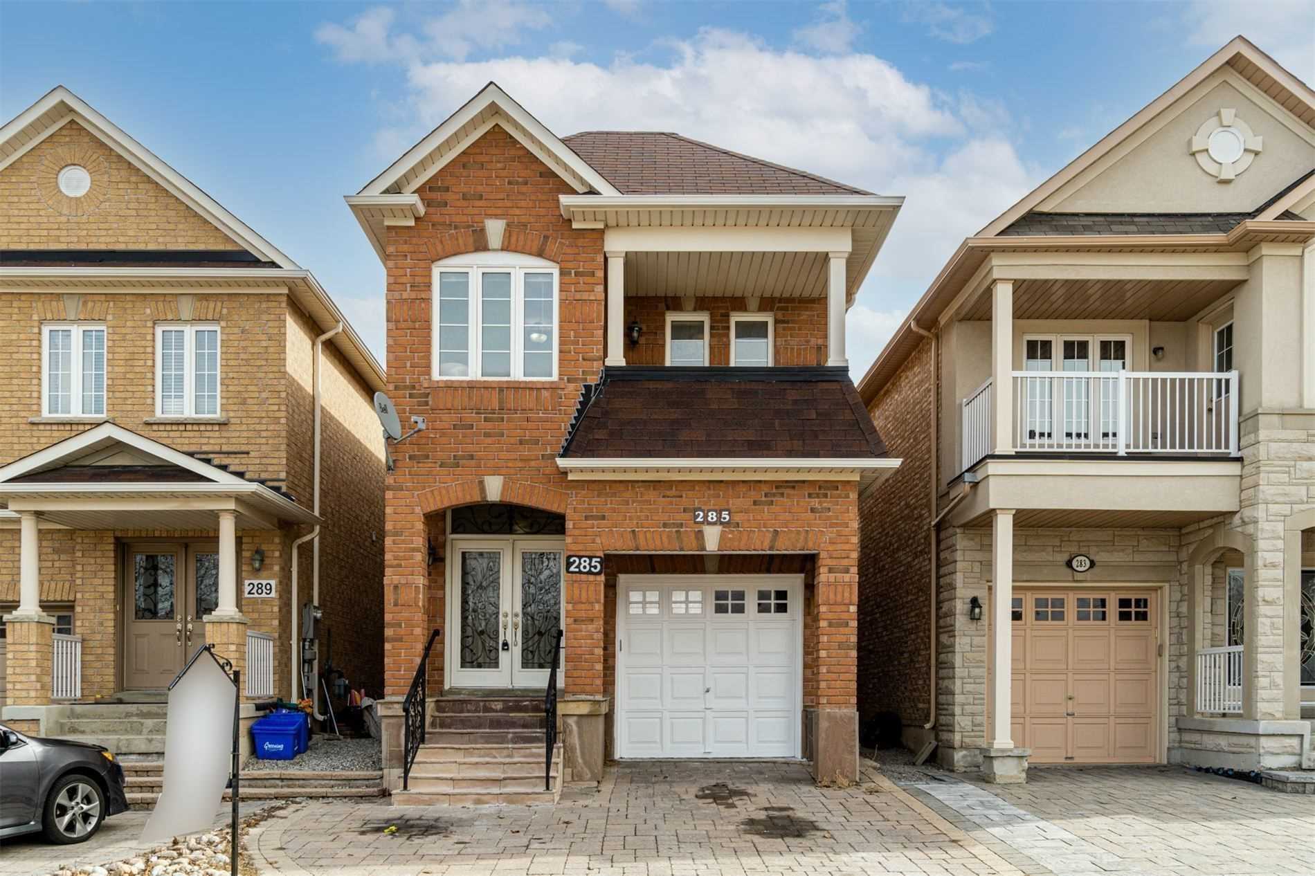 285 Bathurst Glen Dr  