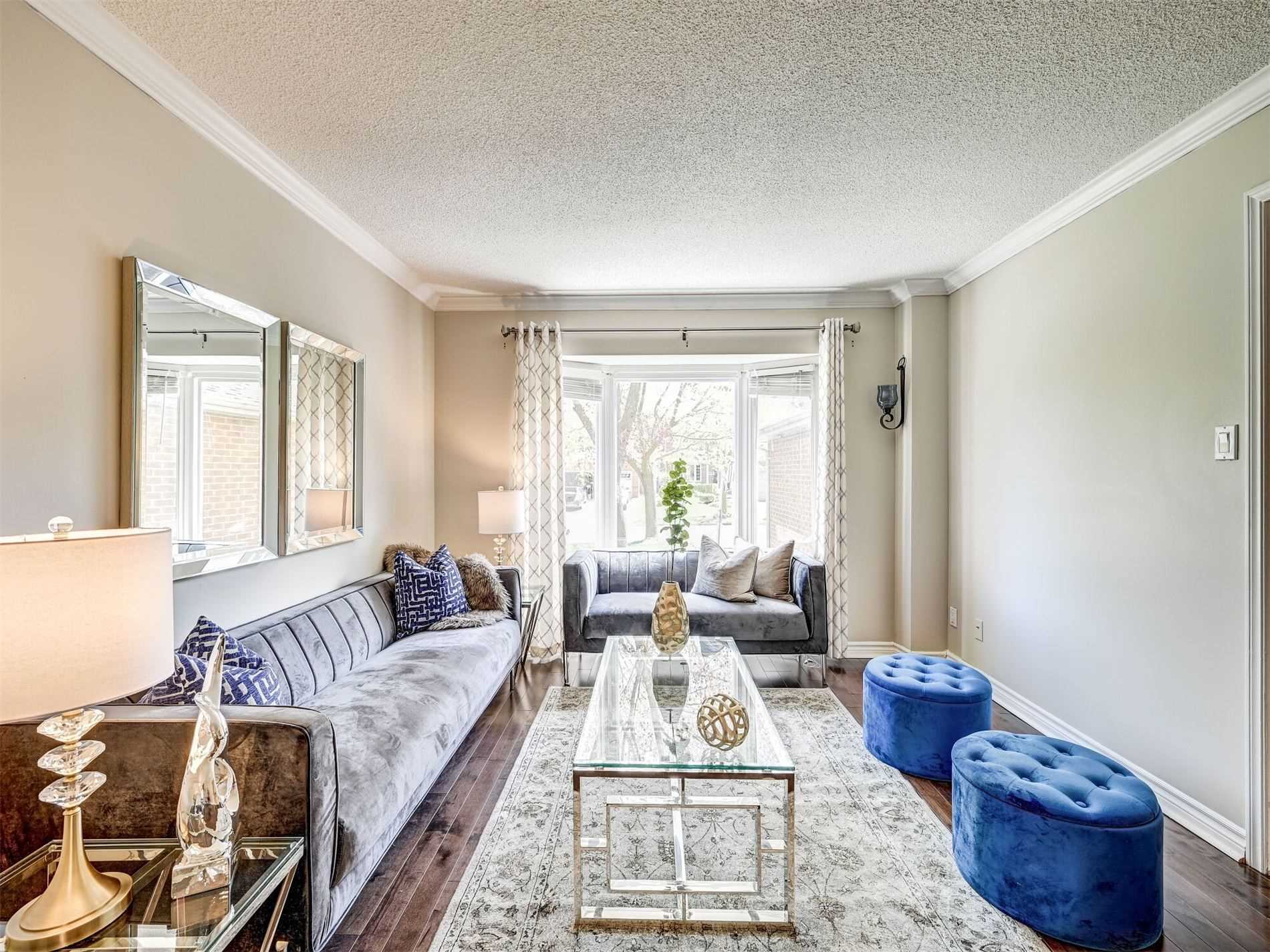 6 Harmon Avenue, Aurora, ON, L4G 5H1