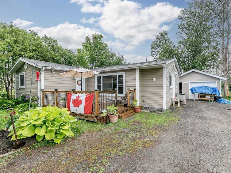 21 Glenview Avenue, Georgina, ON, L0E 1N0