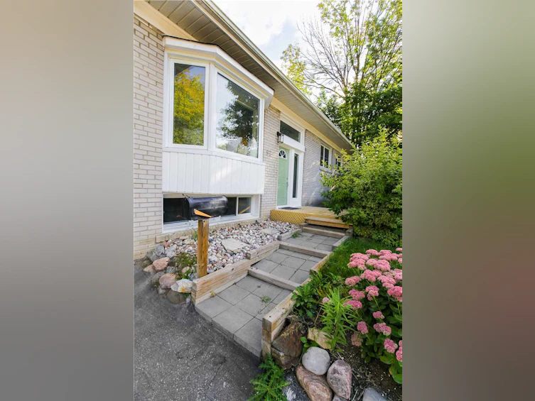 97 Millard Avenue, Newmarket, ON, L3Y 1Y7