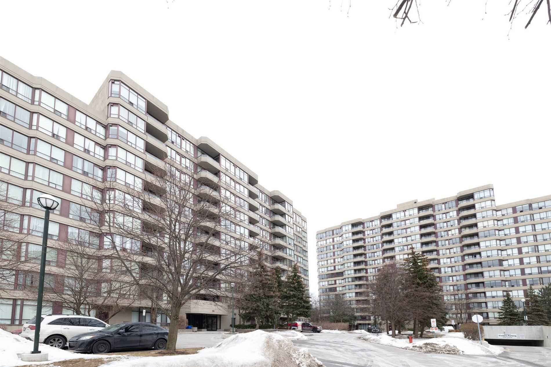 605-81 Townsgate Drive, Vaughan, ON, L4J 8E6