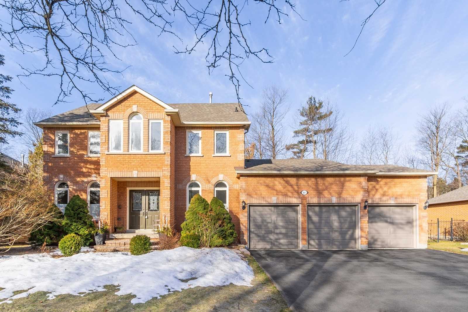 11 Falling Leaf Court, Aurora, ON, L4G 6K6