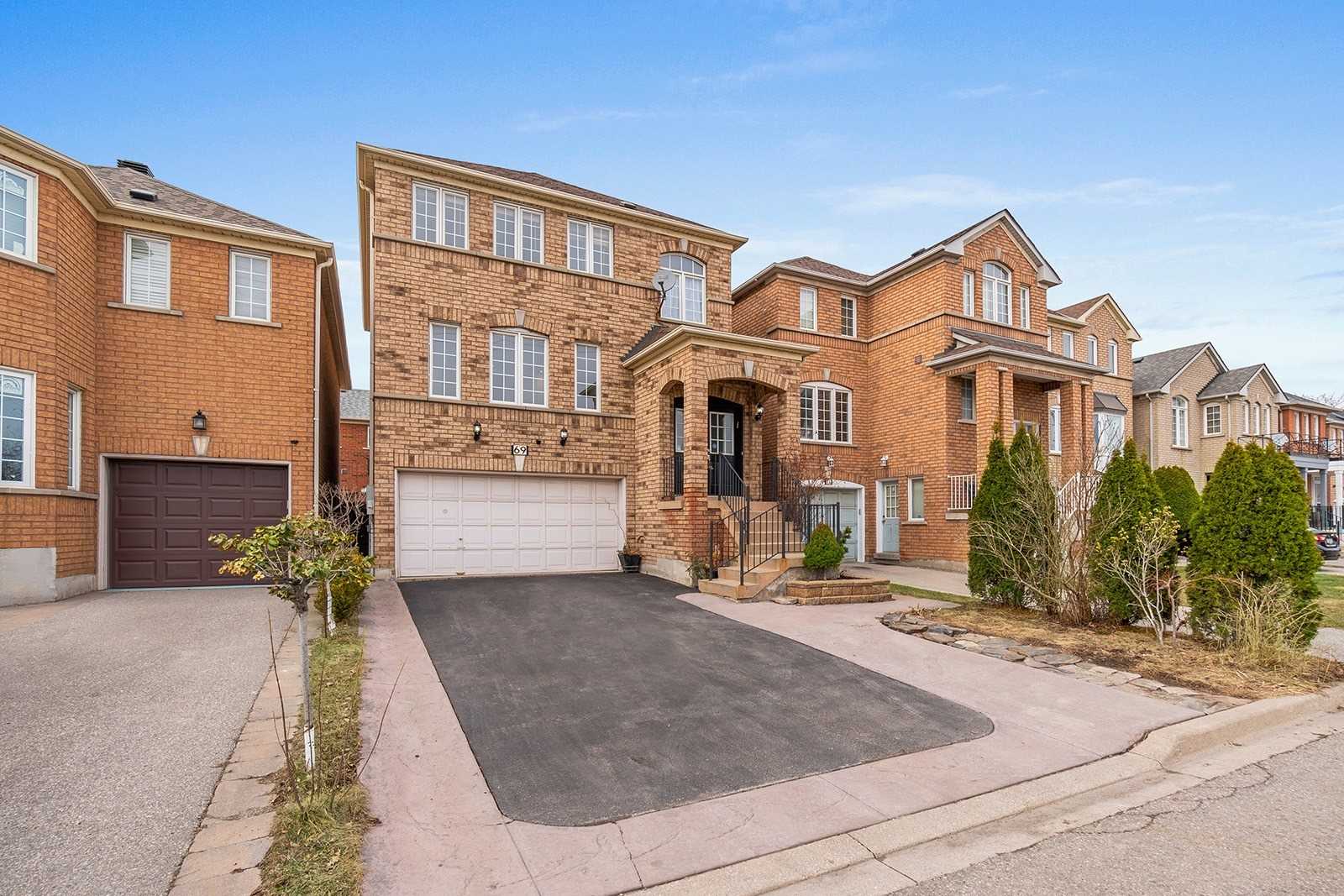 69 Yellowood Circ, Vaughan, ON, L4J 8M1