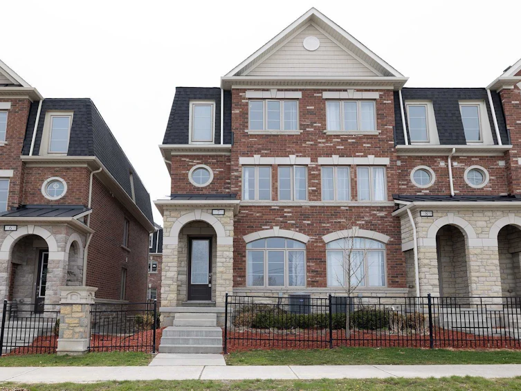 7-1331 Major Mackenzie Drive, Vaughan, ON, L6A 4W4
