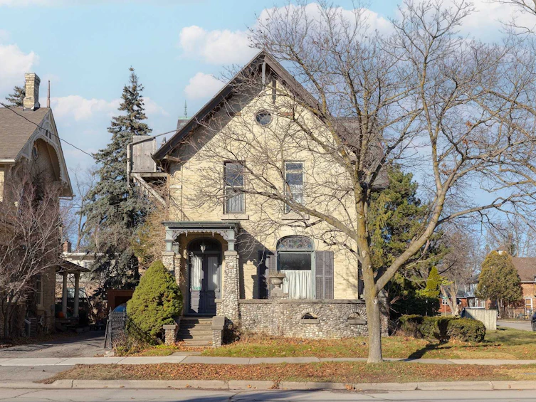 6120 Main Street, Whitchurch-Stouffville, ON, L4A 1B5