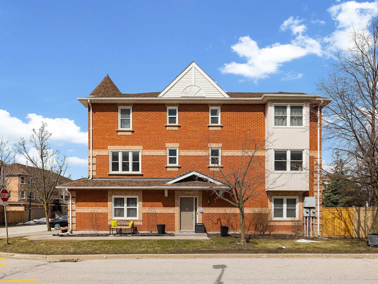 23 Tova Place, Vaughan, ON, L4J 8C4