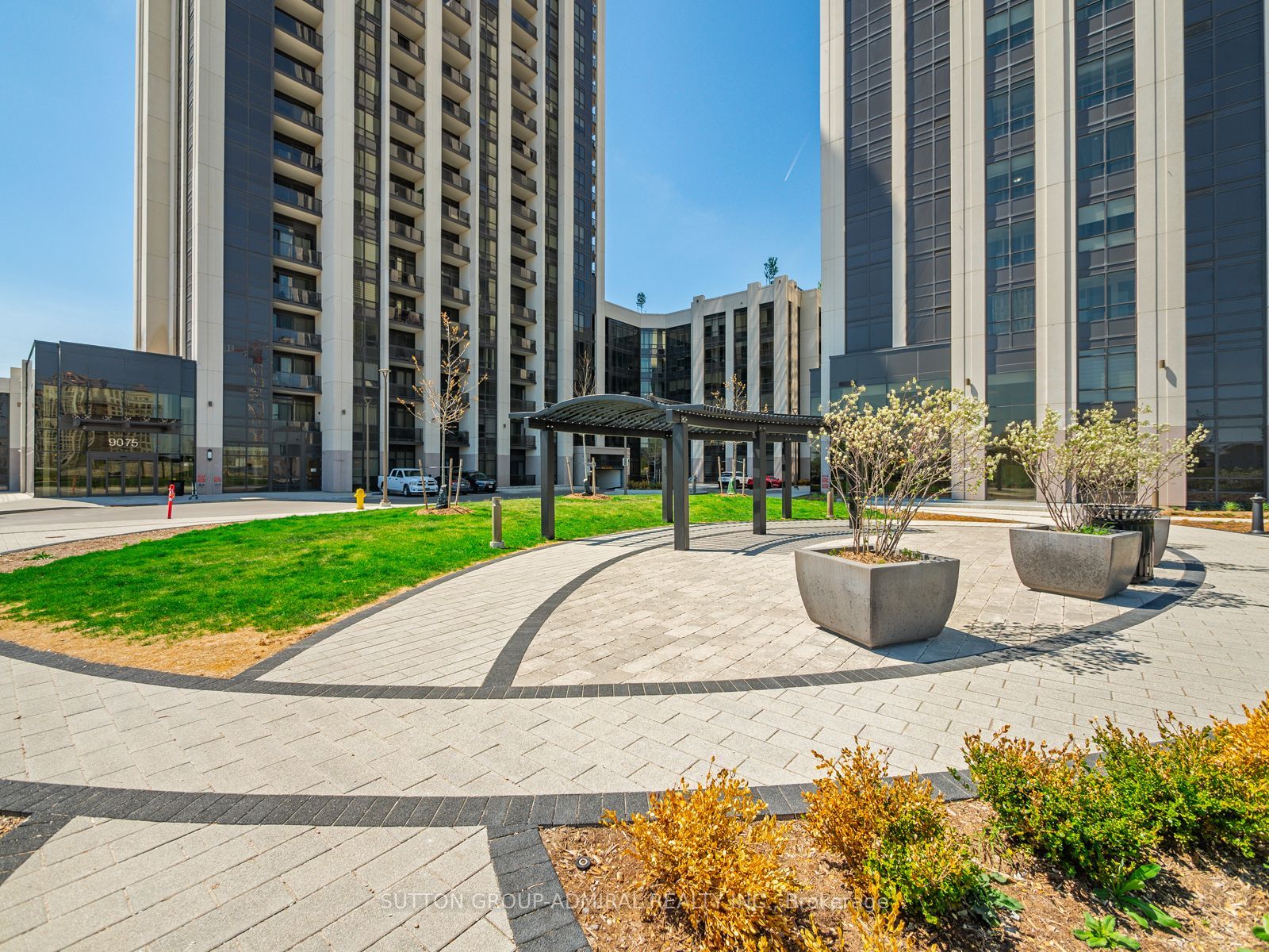 320-9075 Jane Street, Vaughan, ON, L4K 0L8