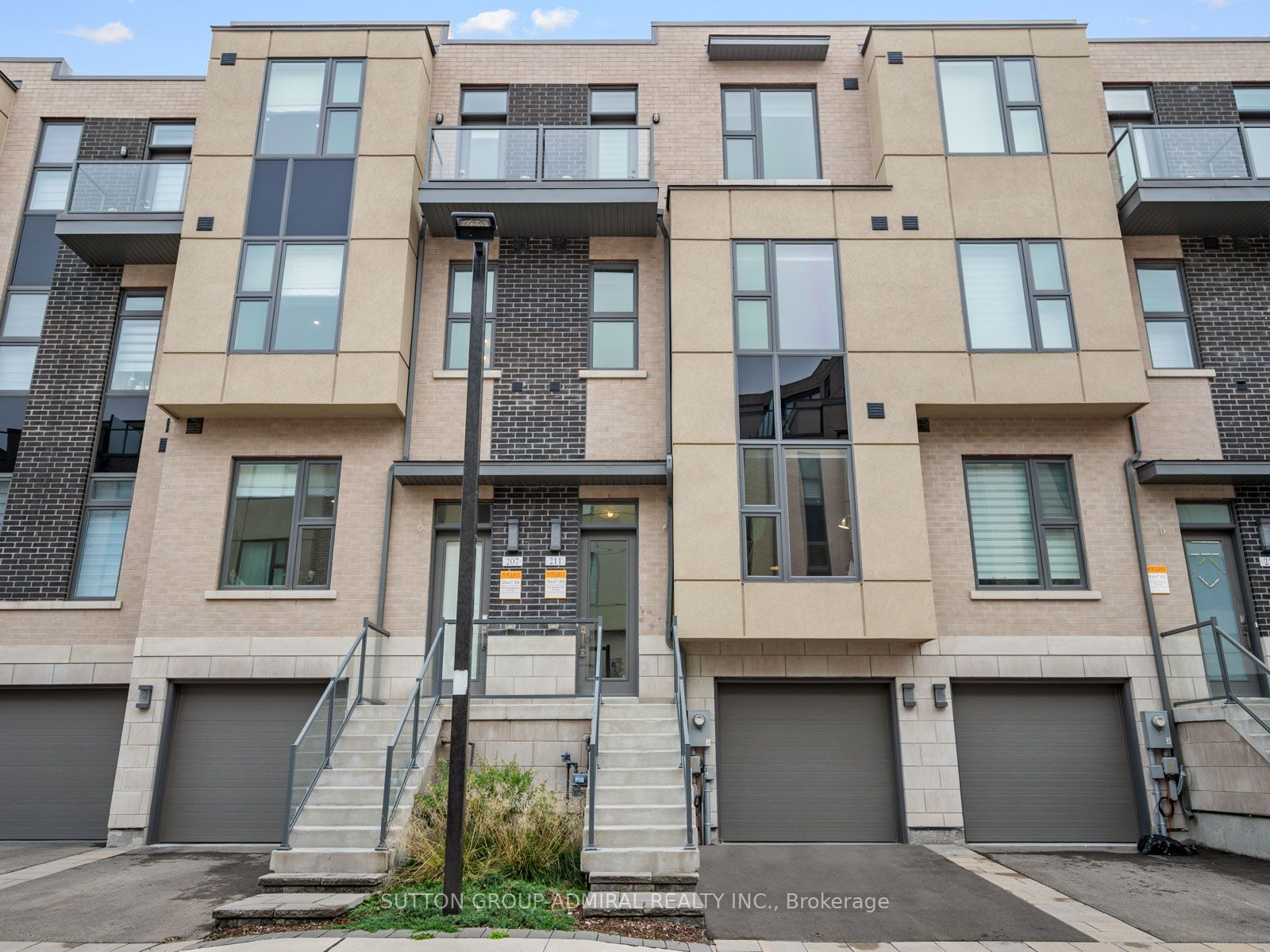 211 Smallwood Circ, Vaughan, ON, L4J 0K8