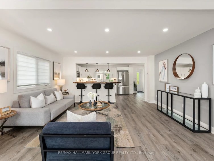 785 Sheppard Avenue, Georgina, ON, L4P 3E9