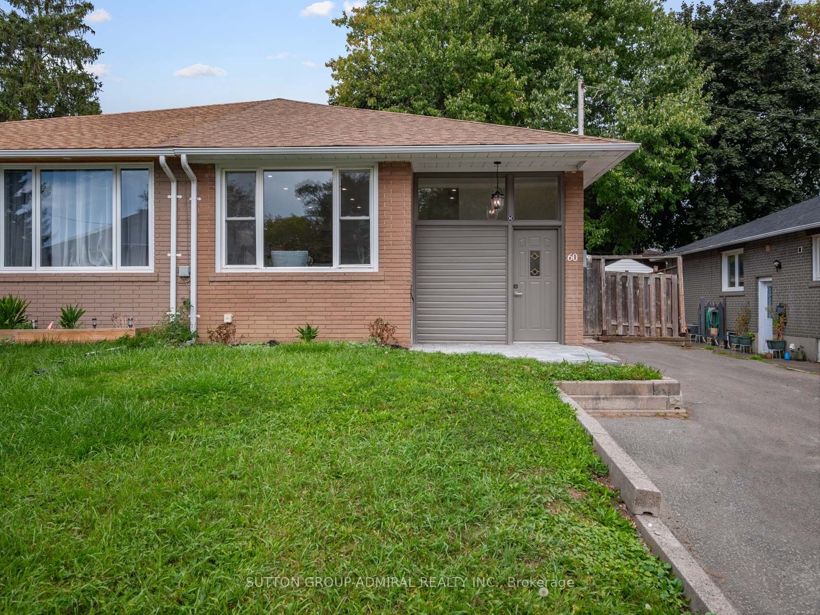 60 Walter Avenue, Newmarket, ON, L3Y 2T3